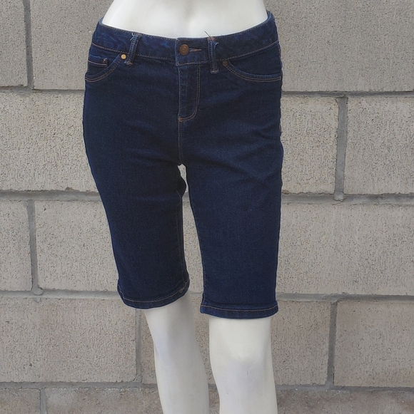 d. jeans Denim - 7032A...Women's d.jeans Blue Denim Jeans Size 4, 27"W, 10"Inseam, 8 1/2" Rise
